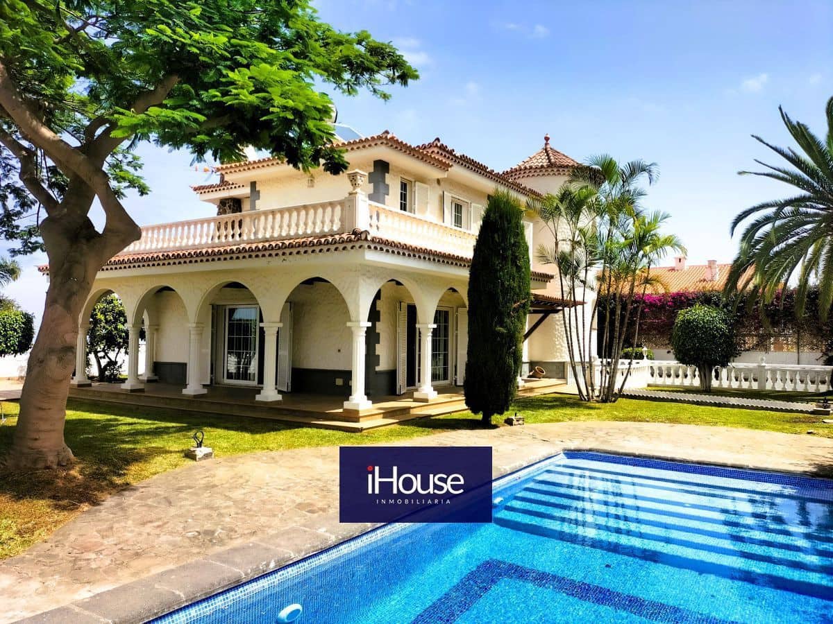 4 makuuhuone Huvila myytävänä paikassa La Orotava mukana uima-altaan 
autotalli - 900 000 € (Ref: 8980820)