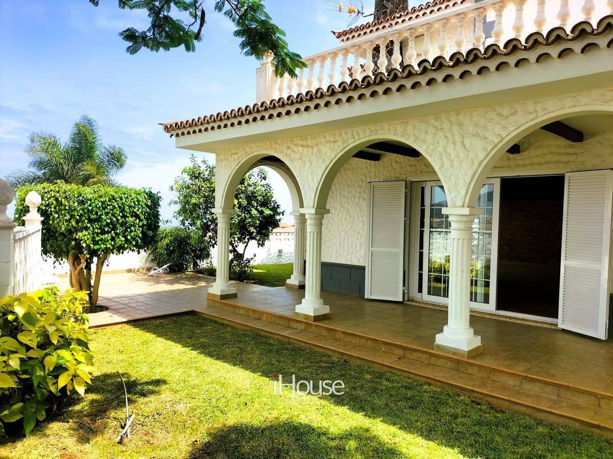 4 makuuhuone Huvila myytävänä paikassa La Orotava mukana uima-altaan 
autotalli - 900 000 € (Ref: 8980820)