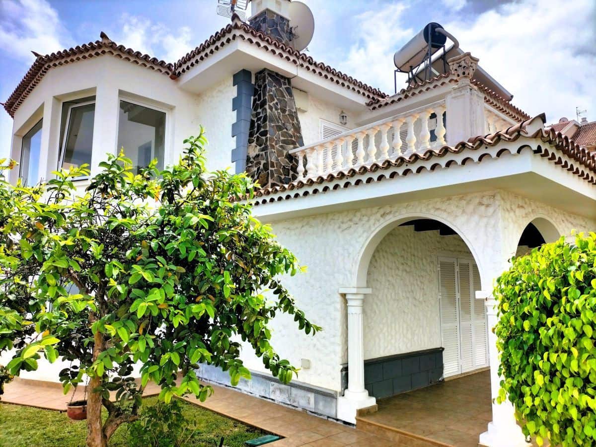 4 makuuhuone Huvila myytävänä paikassa La Orotava mukana uima-altaan 
autotalli - 900 000 € (Ref: 8980820)