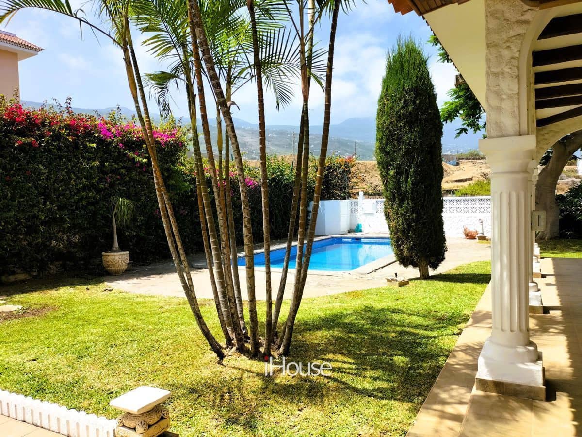 4 makuuhuone Huvila myytävänä paikassa La Orotava mukana uima-altaan 
autotalli - 900 000 € (Ref: 8980820)