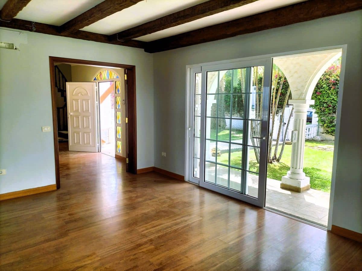 4 makuuhuone Huvila myytävänä paikassa La Orotava mukana uima-altaan 
autotalli - 900 000 € (Ref: 8980820)