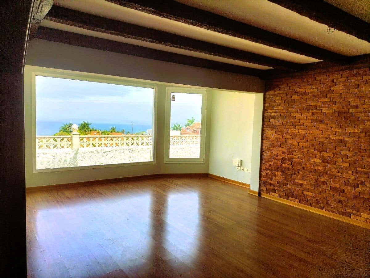 4 makuuhuone Huvila myytävänä paikassa La Orotava mukana uima-altaan 
autotalli - 900 000 € (Ref: 8980820)