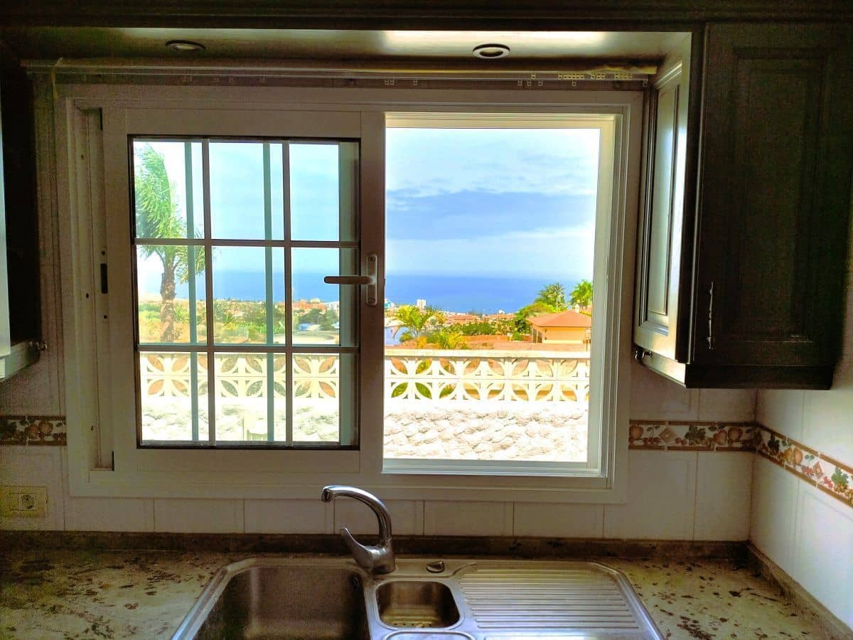 4 makuuhuone Huvila myytävänä paikassa La Orotava mukana uima-altaan 
autotalli - 900 000 € (Ref: 8980820)