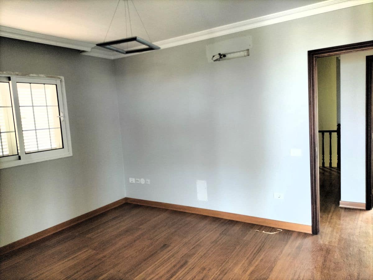 4 makuuhuone Huvila myytävänä paikassa La Orotava mukana uima-altaan 
autotalli - 900 000 € (Ref: 8980820)