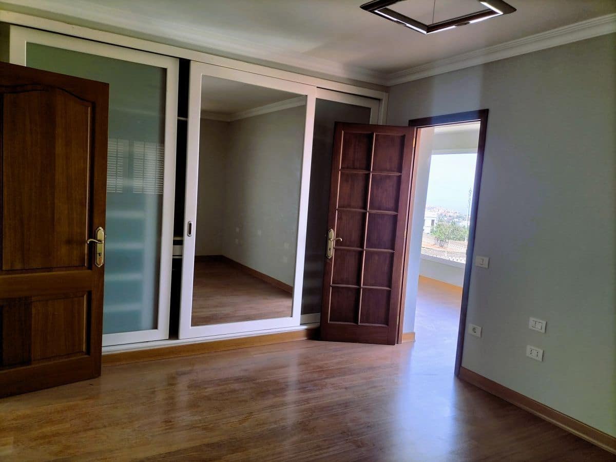 4 makuuhuone Huvila myytävänä paikassa La Orotava mukana uima-altaan 
autotalli - 900 000 € (Ref: 8980820)