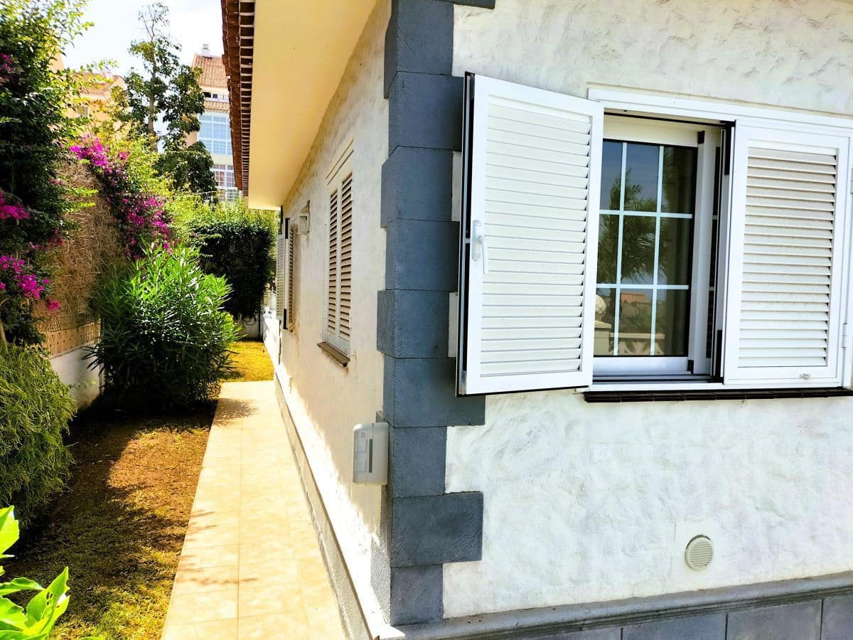 4 makuuhuone Huvila myytävänä paikassa La Orotava mukana uima-altaan 
autotalli - 900 000 € (Ref: 8980820)