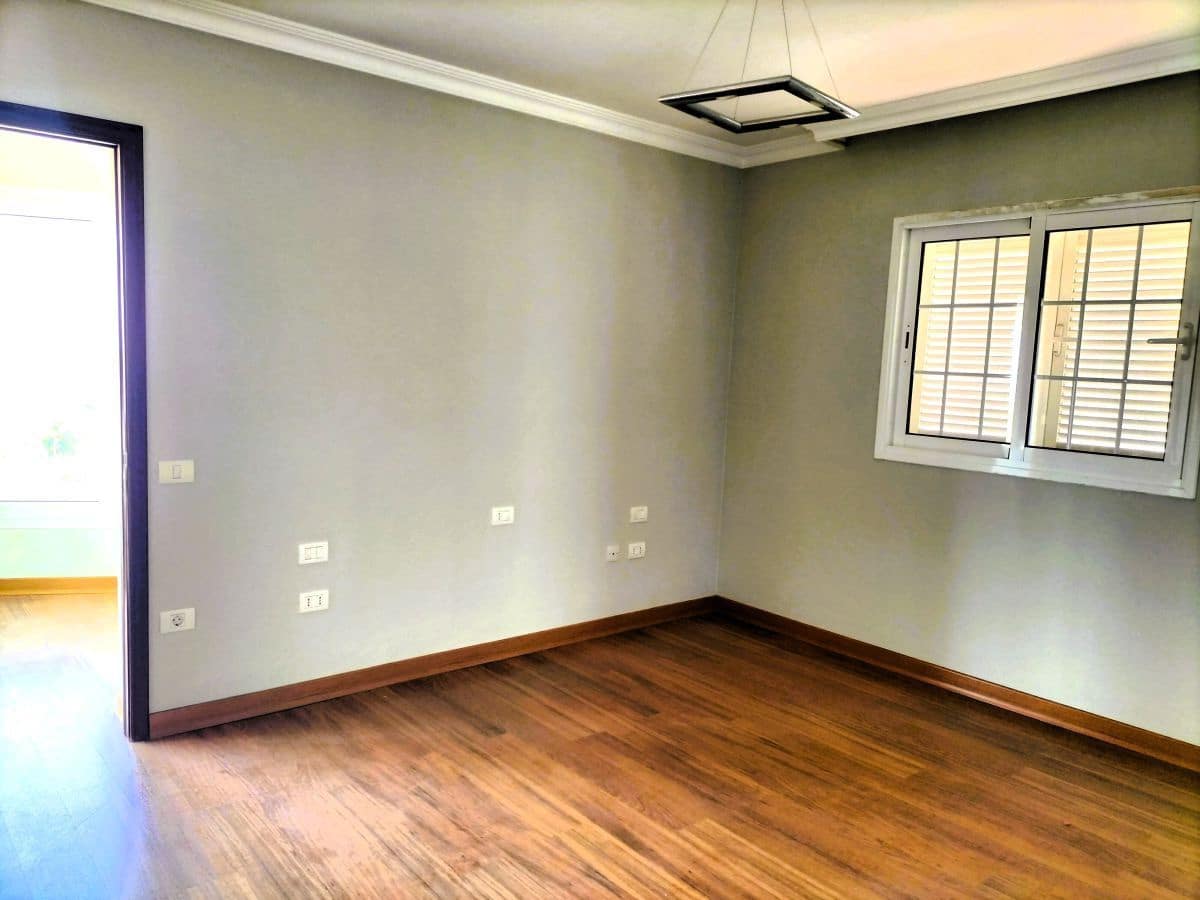 4 makuuhuone Huvila myytävänä paikassa La Orotava mukana uima-altaan 
autotalli - 900 000 € (Ref: 8980820)