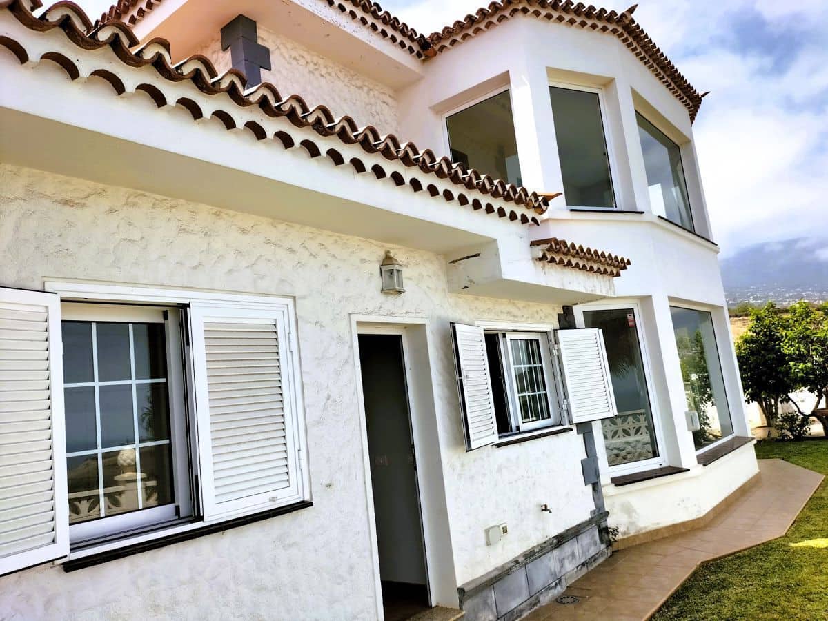 4 makuuhuone Huvila myytävänä paikassa La Orotava mukana uima-altaan 
autotalli - 900 000 € (Ref: 8980820)