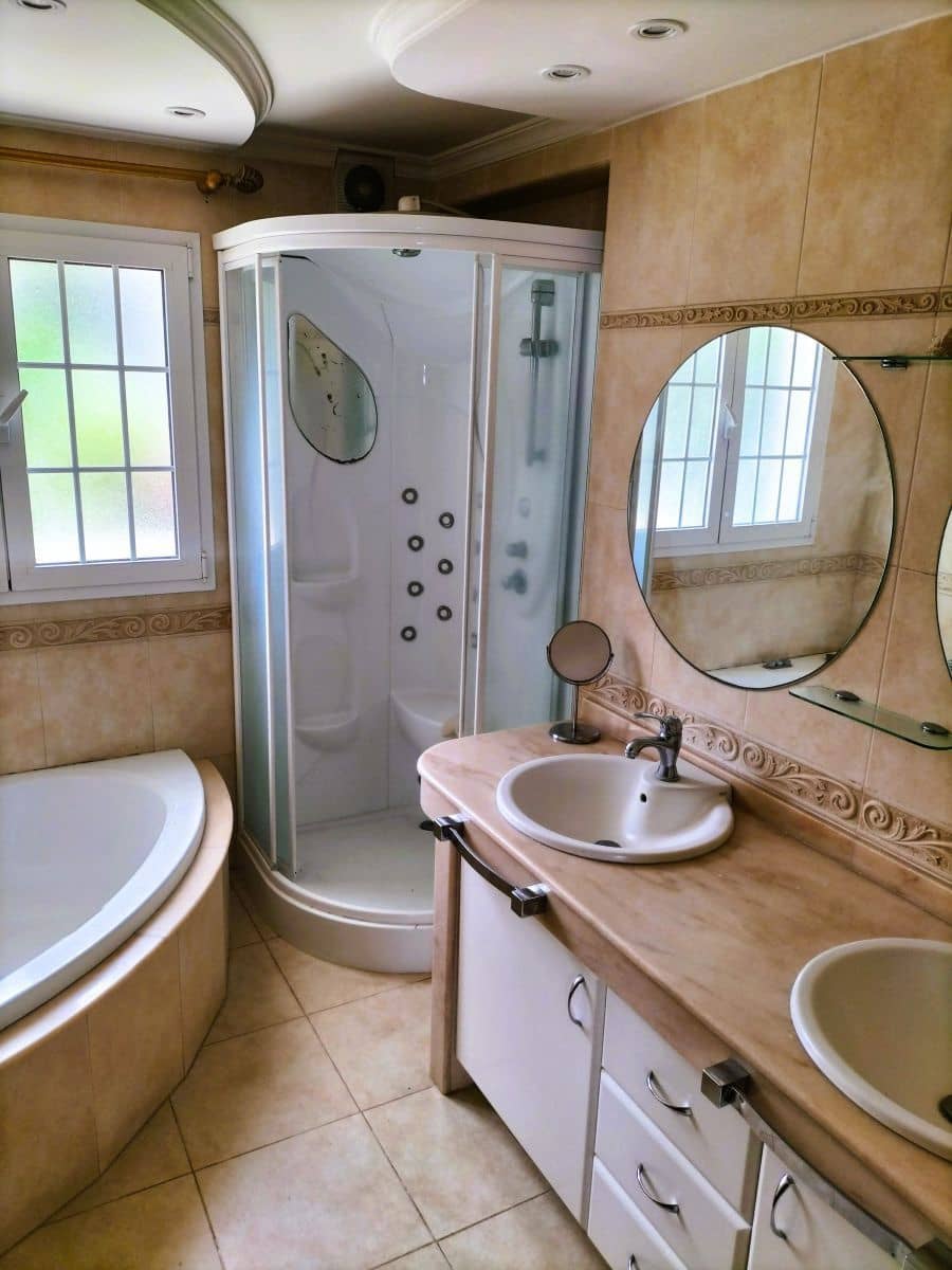 4 makuuhuone Huvila myytävänä paikassa La Orotava mukana uima-altaan 
autotalli - 900 000 € (Ref: 8980820)