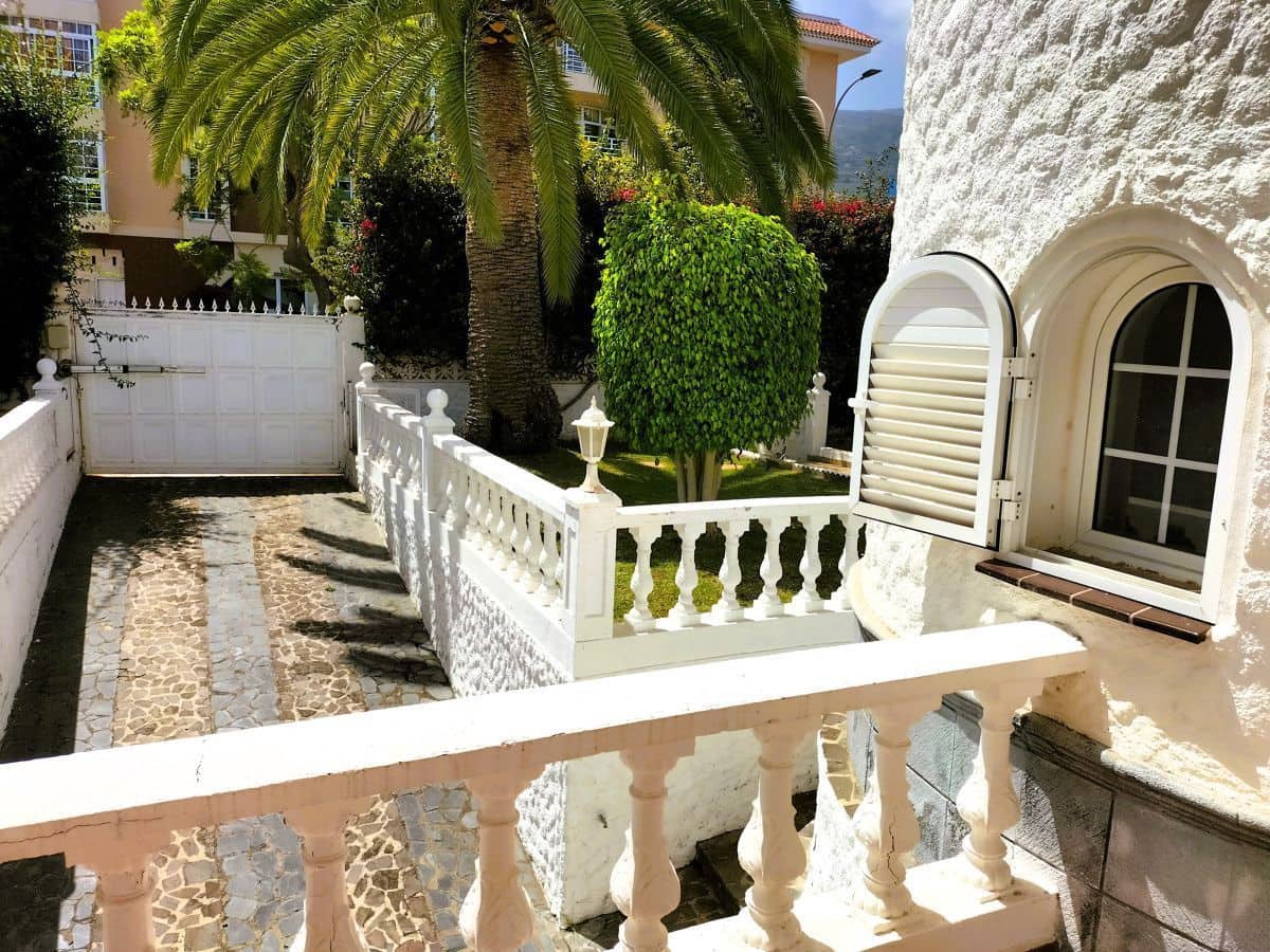 4 makuuhuone Huvila myytävänä paikassa La Orotava mukana uima-altaan 
autotalli - 900 000 € (Ref: 8980820)