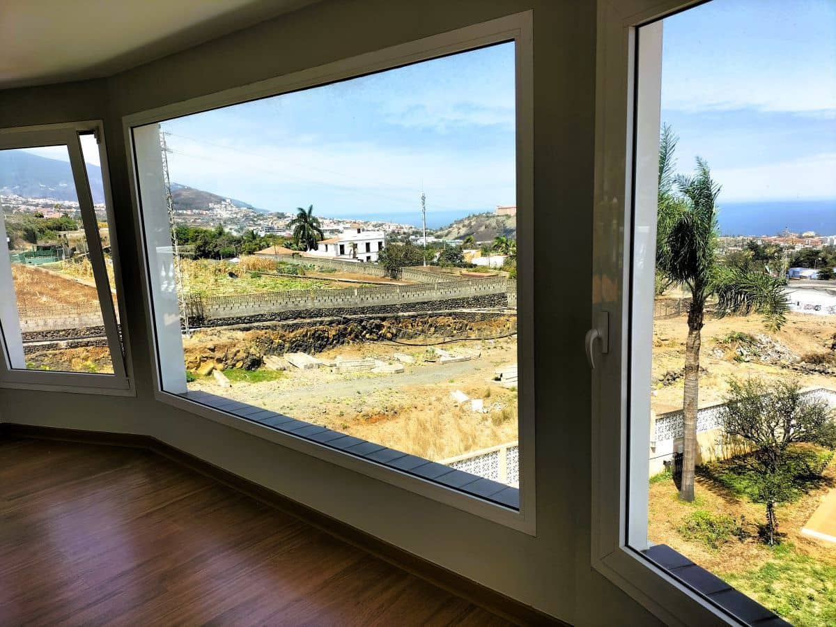 4 makuuhuone Huvila myytävänä paikassa La Orotava mukana uima-altaan 
autotalli - 900 000 € (Ref: 8980820)