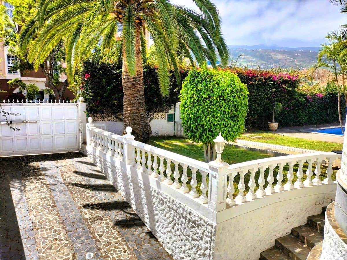 4 makuuhuone Huvila myytävänä paikassa La Orotava mukana uima-altaan 
autotalli - 900 000 € (Ref: 8980820)