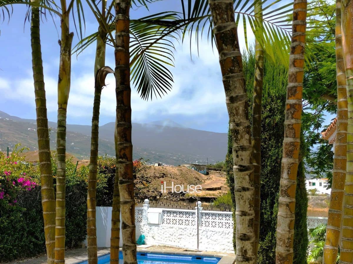 4 makuuhuone Huvila myytävänä paikassa La Orotava mukana uima-altaan 
autotalli - 900 000 € (Ref: 8980820)