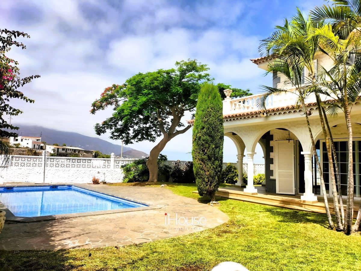 4 makuuhuone Huvila myytävänä paikassa La Orotava mukana uima-altaan 
autotalli - 900 000 € (Ref: 8980820)