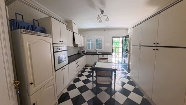 3 soverom Villa til salgs i La Orotava med svømmebasseng garasje - € 695 000 (Ref: 9326000)