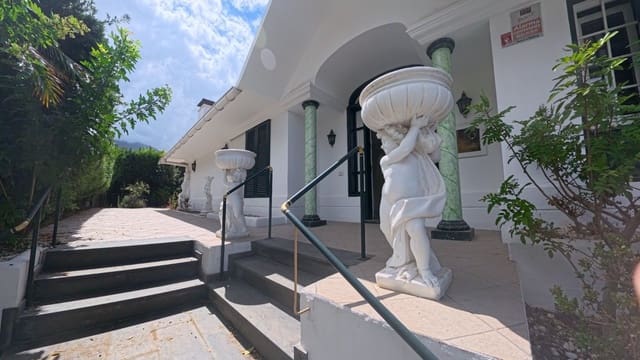 3 soverom Villa til salgs i La Orotava med svømmebasseng garasje - € 695 000 (Ref: 9326000)