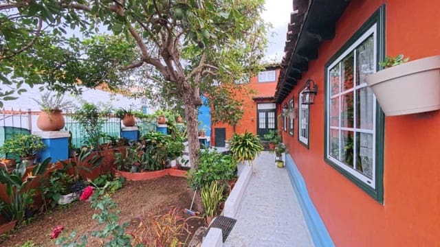 4 slaapkamer Villa te koop in Los Realejos - € 330.000 (Ref: 9382366)