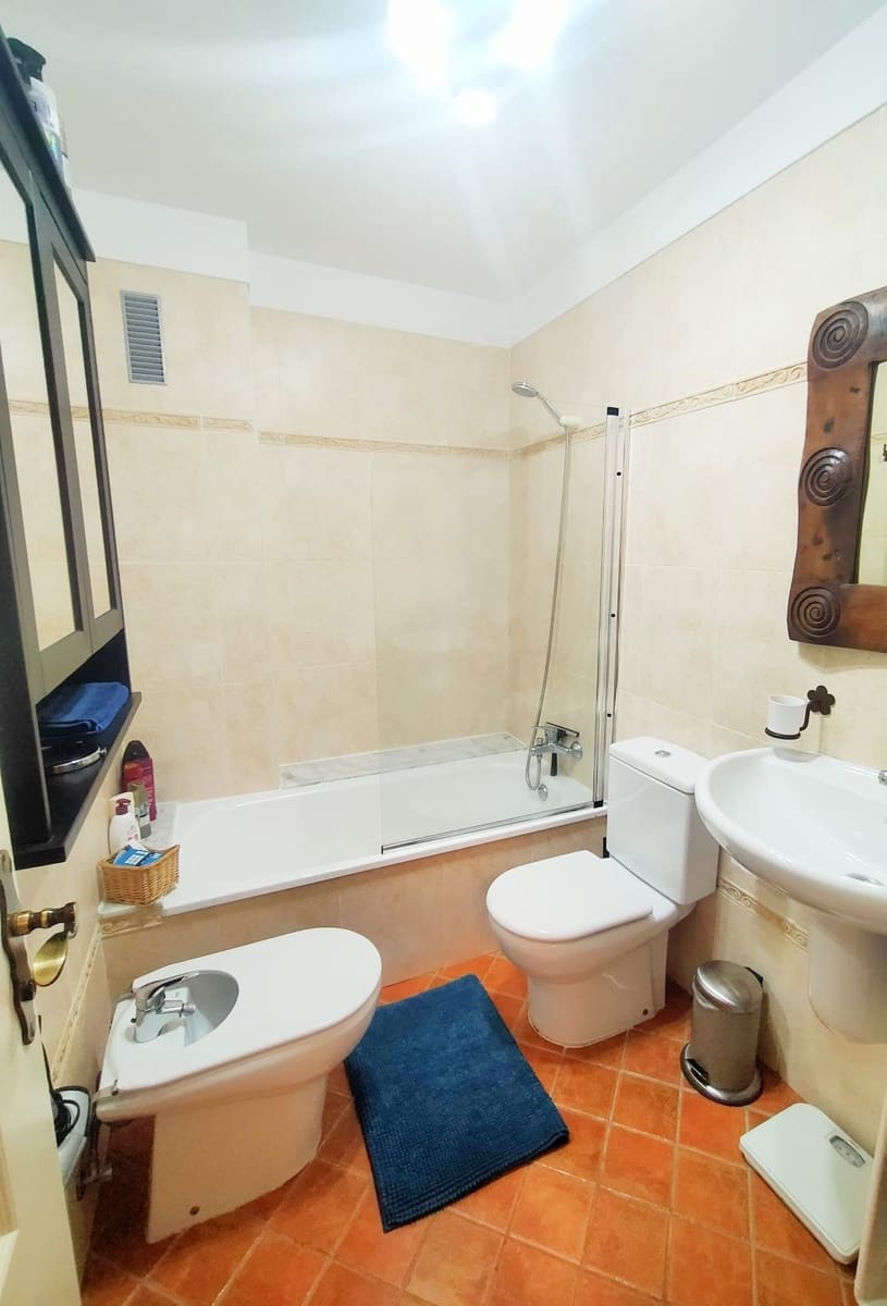 3 bedroom Flat for sale in La Quinta with pool garage - € 250,000 (Ref: 9433093)