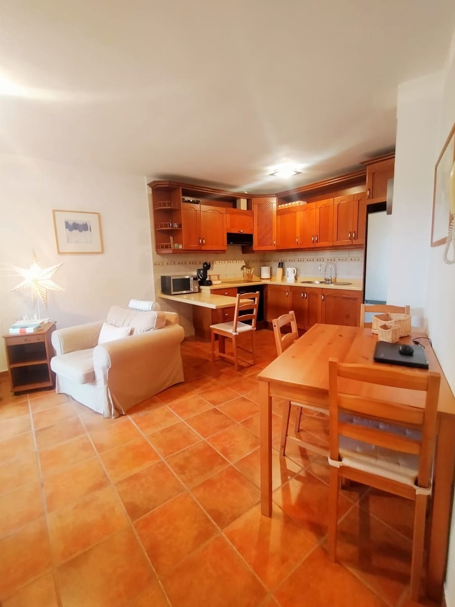 3 bedroom Flat for sale in La Quinta with pool garage - € 250,000 (Ref: 9433093)