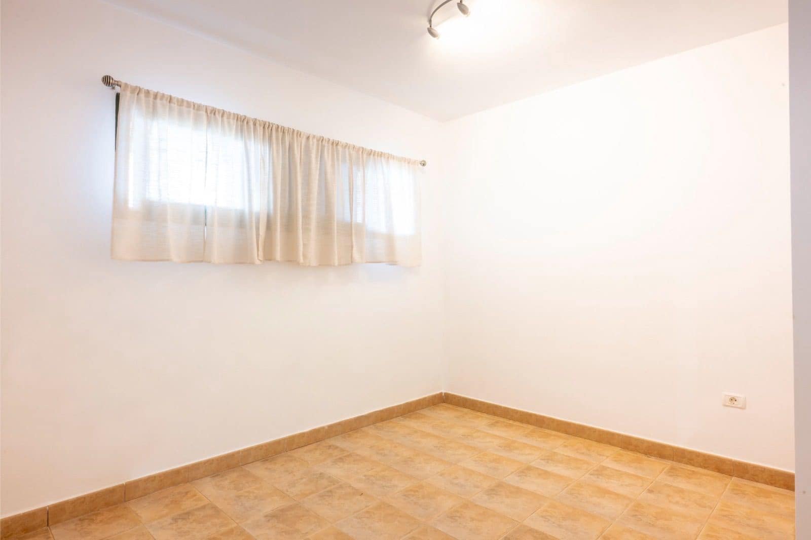 2 soveværelse Lejlighed til leje i El Durazno med swimmingpool garage - € 1.300 (Ref: 9513082)