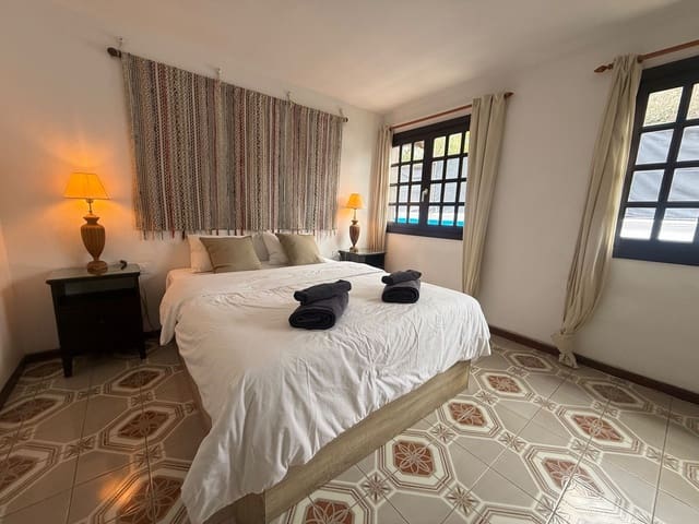 Apartamento de 2 habitaciones en Puerto de la Cruz en alquiler - 1.300 € (Ref: 9726366)