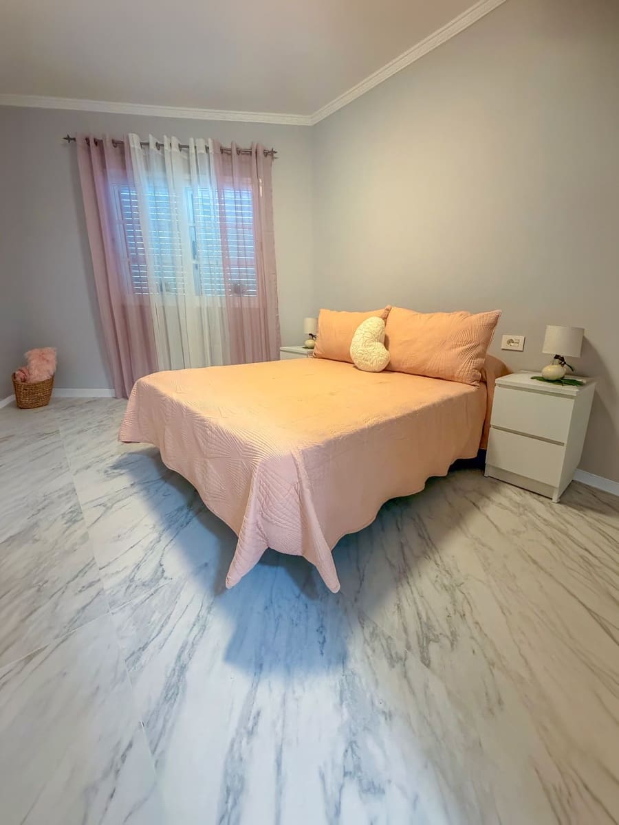 3 slaapkamer Flat te koop in Puerto de la Cruz met garage - € 240.000 (Ref: 9741503)