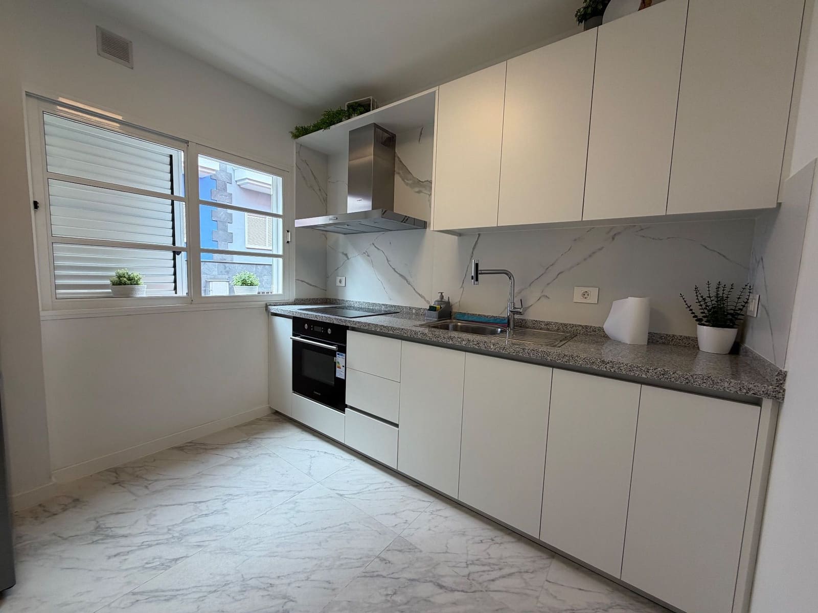 3 bedroom Flat for sale in Puerto de la Cruz with garage - € 240,000 (Ref: 9741503)