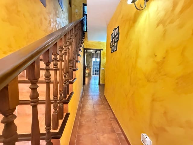 3 soverom Kjedet enebolig til salgs i La Orotava med garasje - € 269 000 (Ref: 9765034)