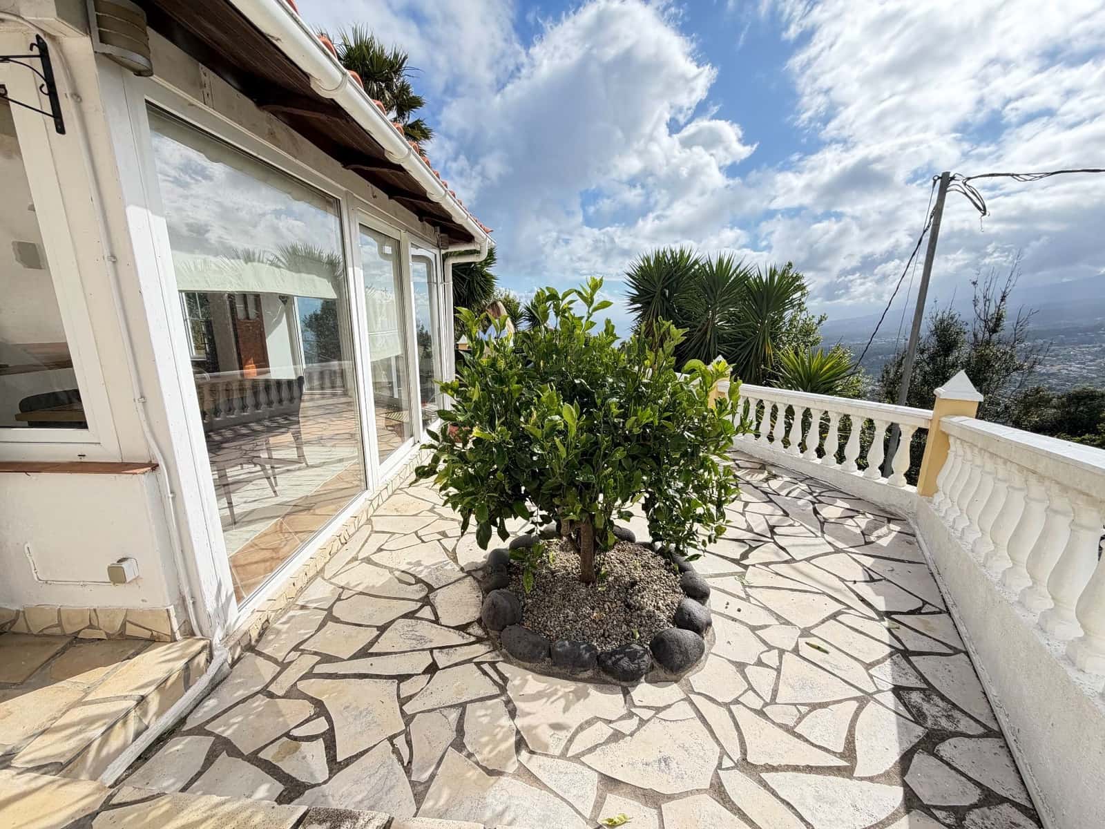 2 bedroom Villa for sale in Icod de los Vinos with garage - € 369,000 (Ref: 9840078)