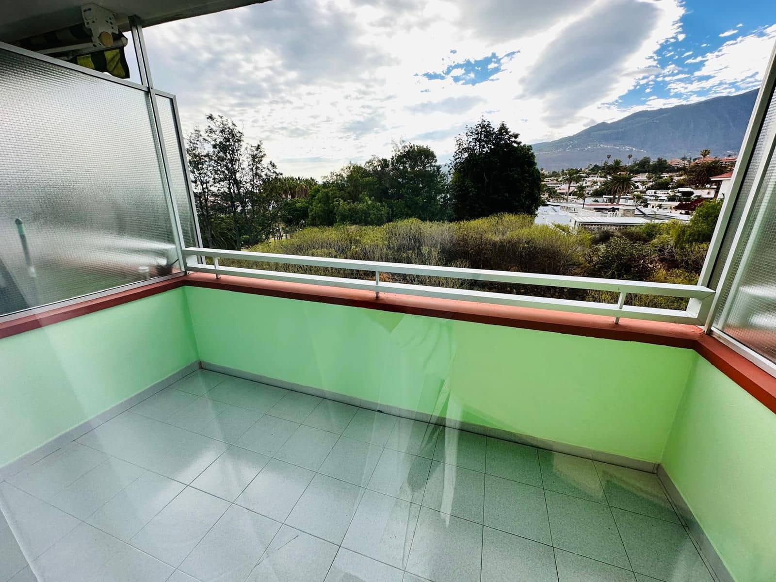 Apartamento de 2 habitaciones en Puerto de la Cruz en venta - 199.000 € (Ref: 9898885)