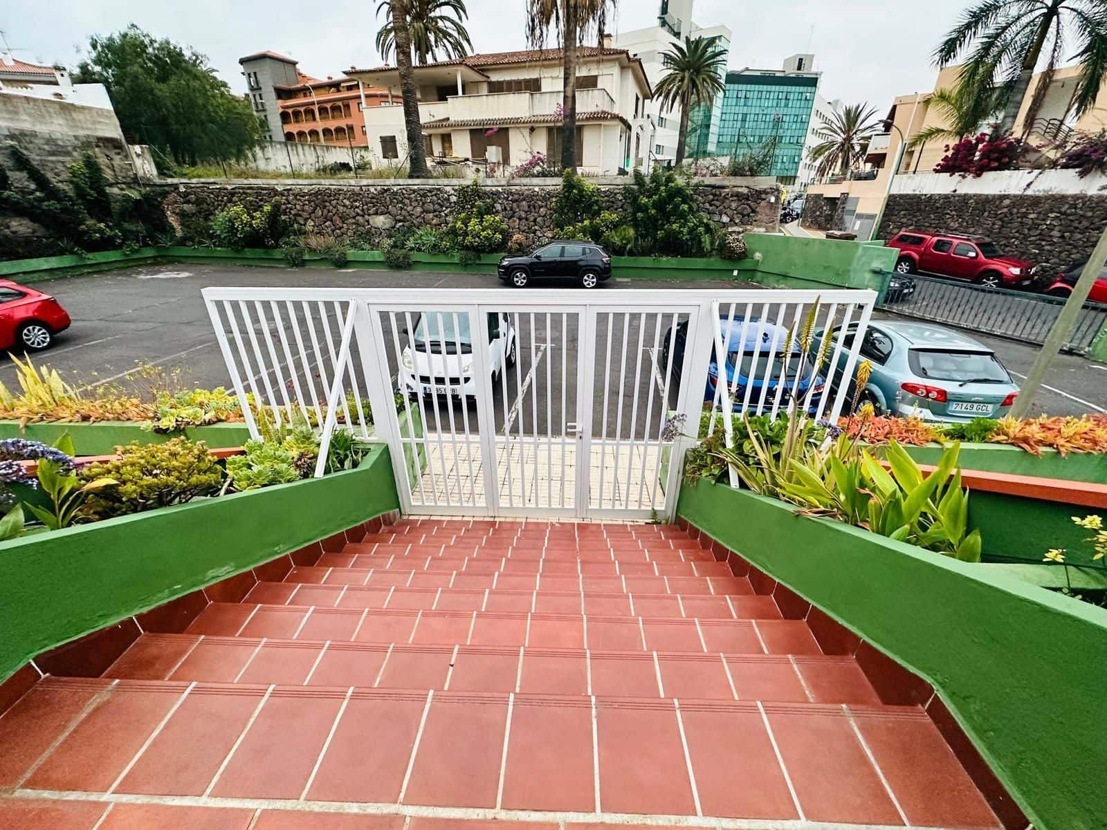 Apartamento de 2 habitaciones en Puerto de la Cruz en venta - 199.000 € (Ref: 9898885)