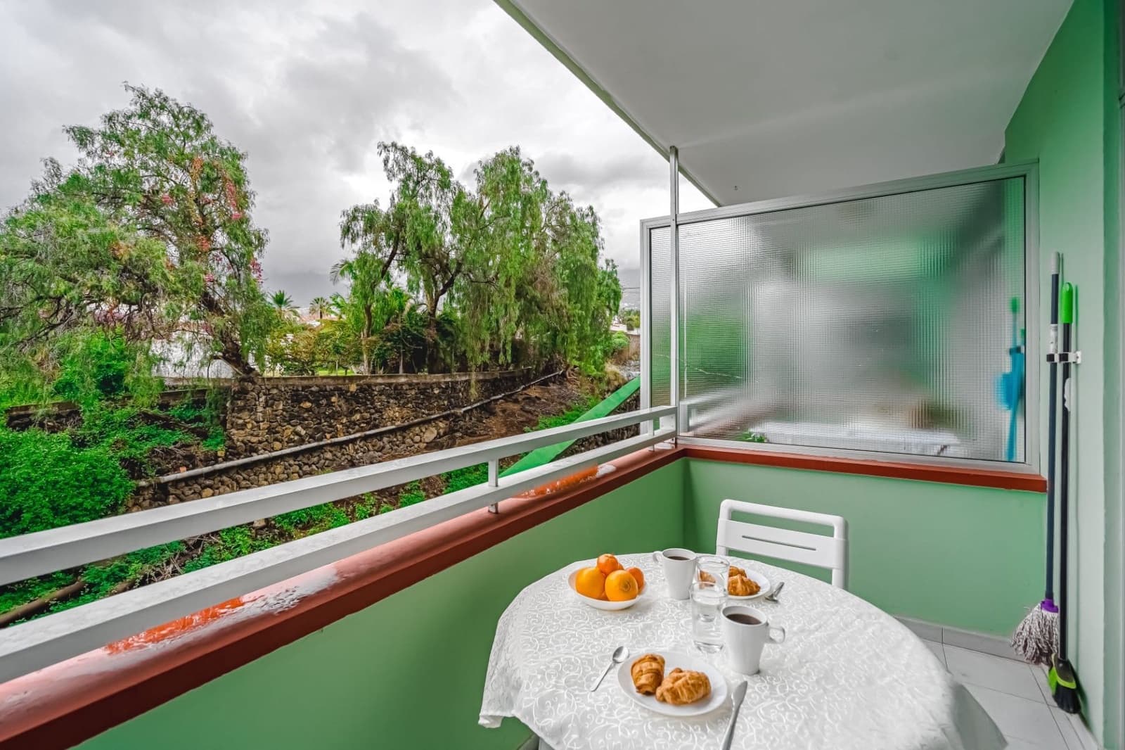 Apartamento de 2 habitaciones en Puerto de la Cruz en venta - 199.000 € (Ref: 9898885)