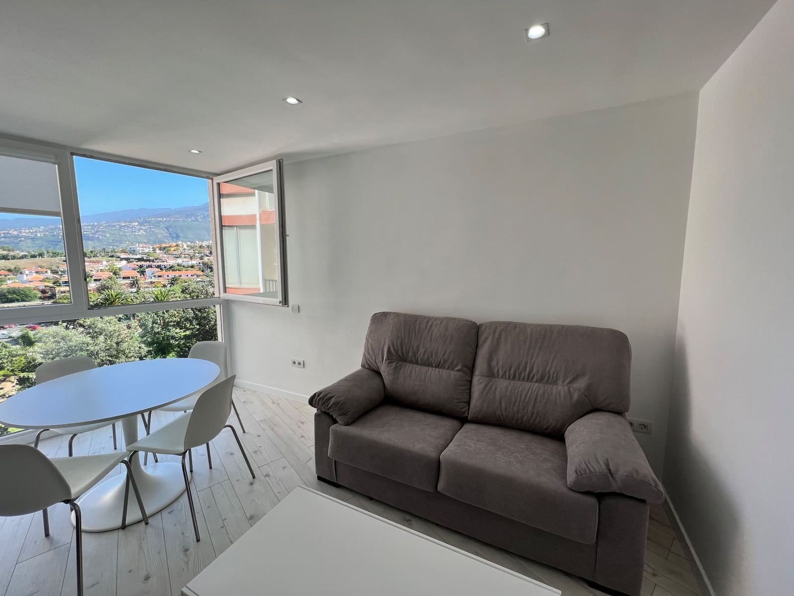 1 soveværelse Lejlighed til leje i Puerto de la Cruz med swimmingpool - € 850 (Ref: 9994757)