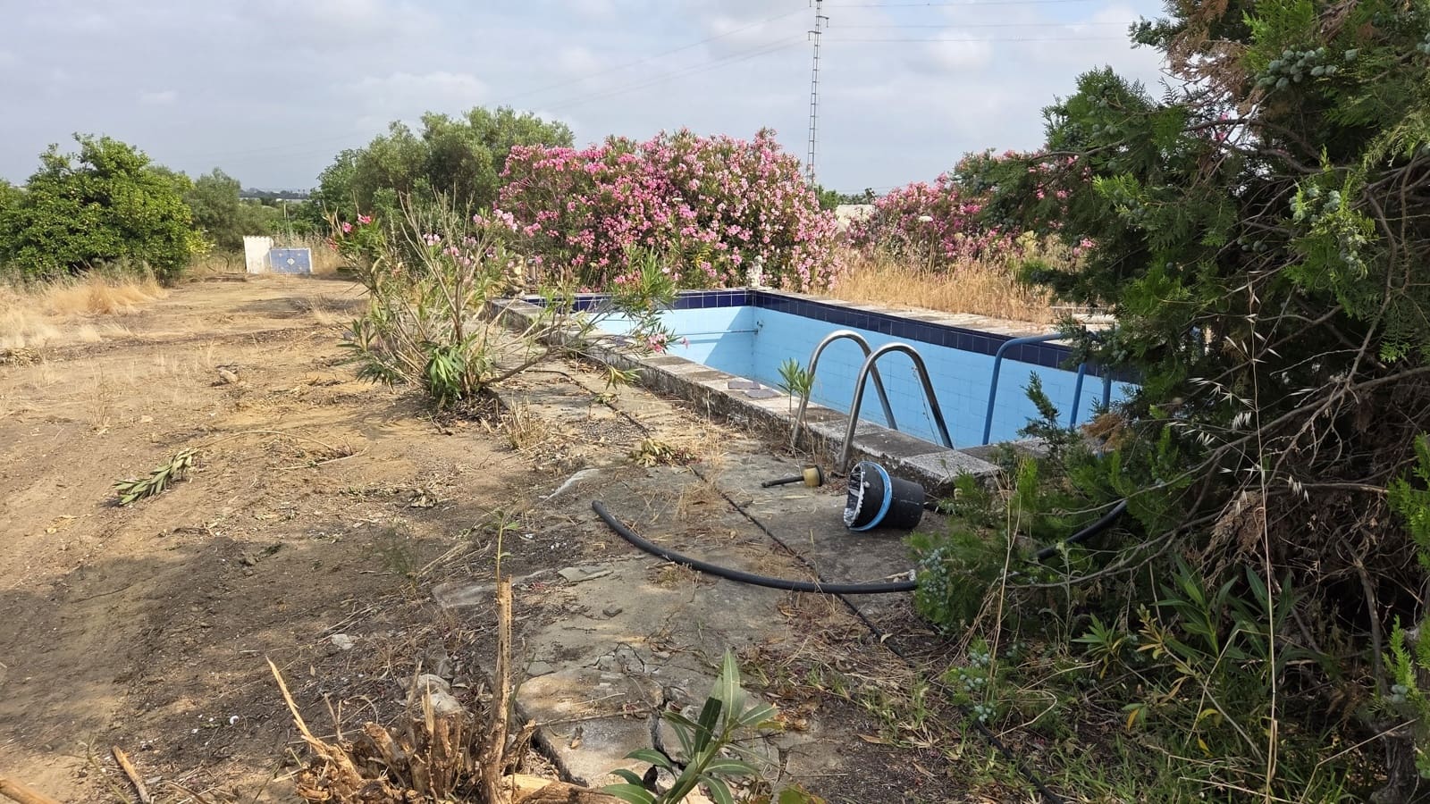 3 soveværelse Finca/Landehus til salg i Bollullos Par del Condado med swimmingpool garage - € 120.000 (Ref: 8941597)