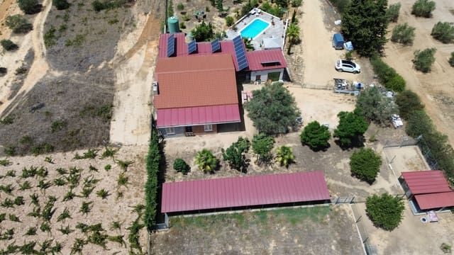 2 sovrum Finca/Hus på landet till salu i La Palma del Condado med pool - 198 000 € (Ref: 9728443)