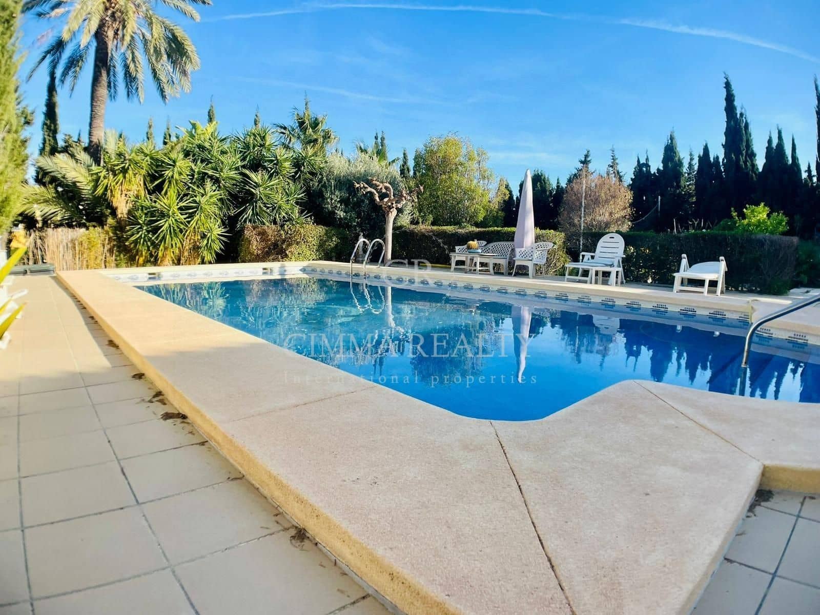 5 makuuhuone Huvila myytävänä paikassa Alfaz del Pi / L'Alfas del Pi mukana uima-altaan 
autotalli - 695 000 € (Ref: 7523382)