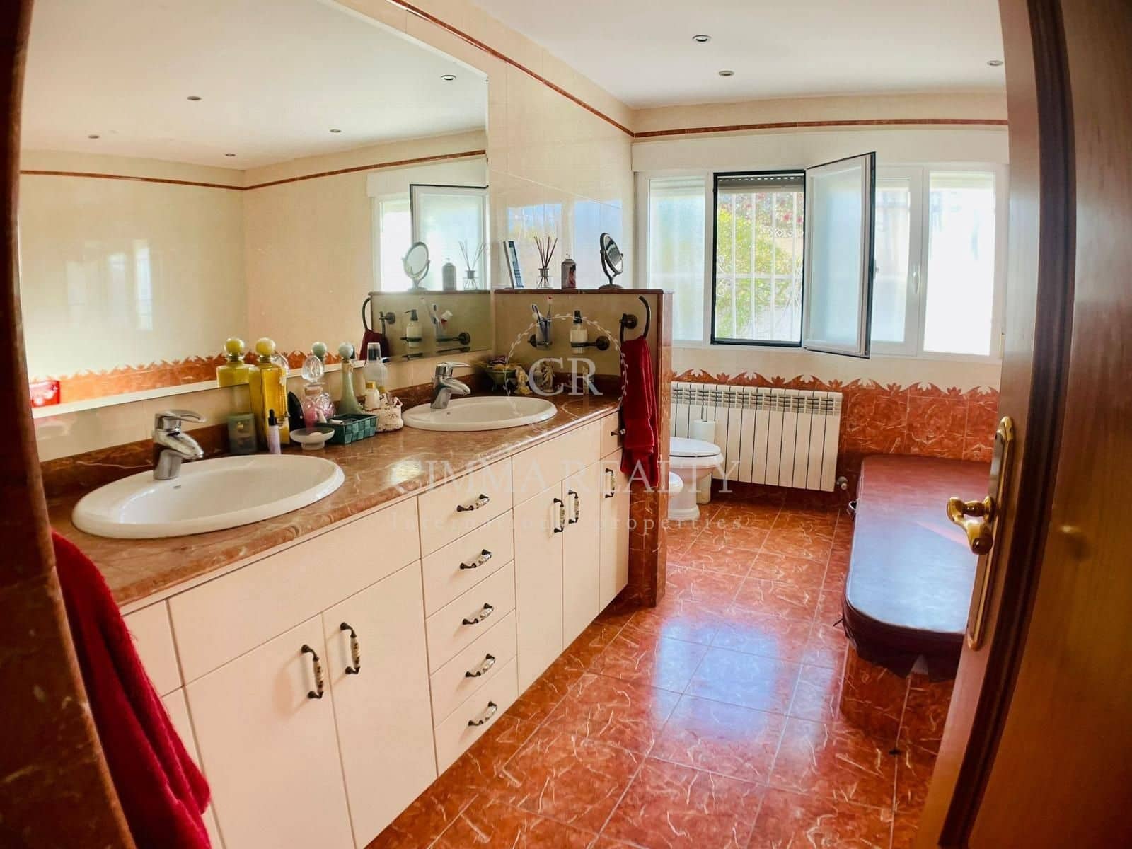 5 makuuhuone Huvila myytävänä paikassa Alfaz del Pi / L'Alfas del Pi mukana uima-altaan 
autotalli - 695 000 € (Ref: 7523382)