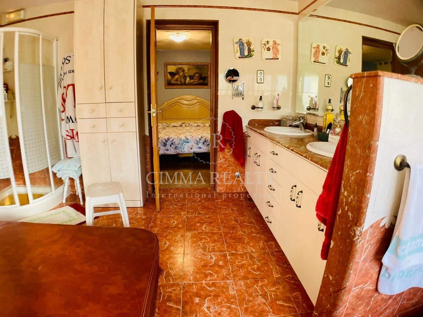 5 makuuhuone Huvila myytävänä paikassa Alfaz del Pi / L'Alfas del Pi mukana uima-altaan 
autotalli - 695 000 € (Ref: 7523382)