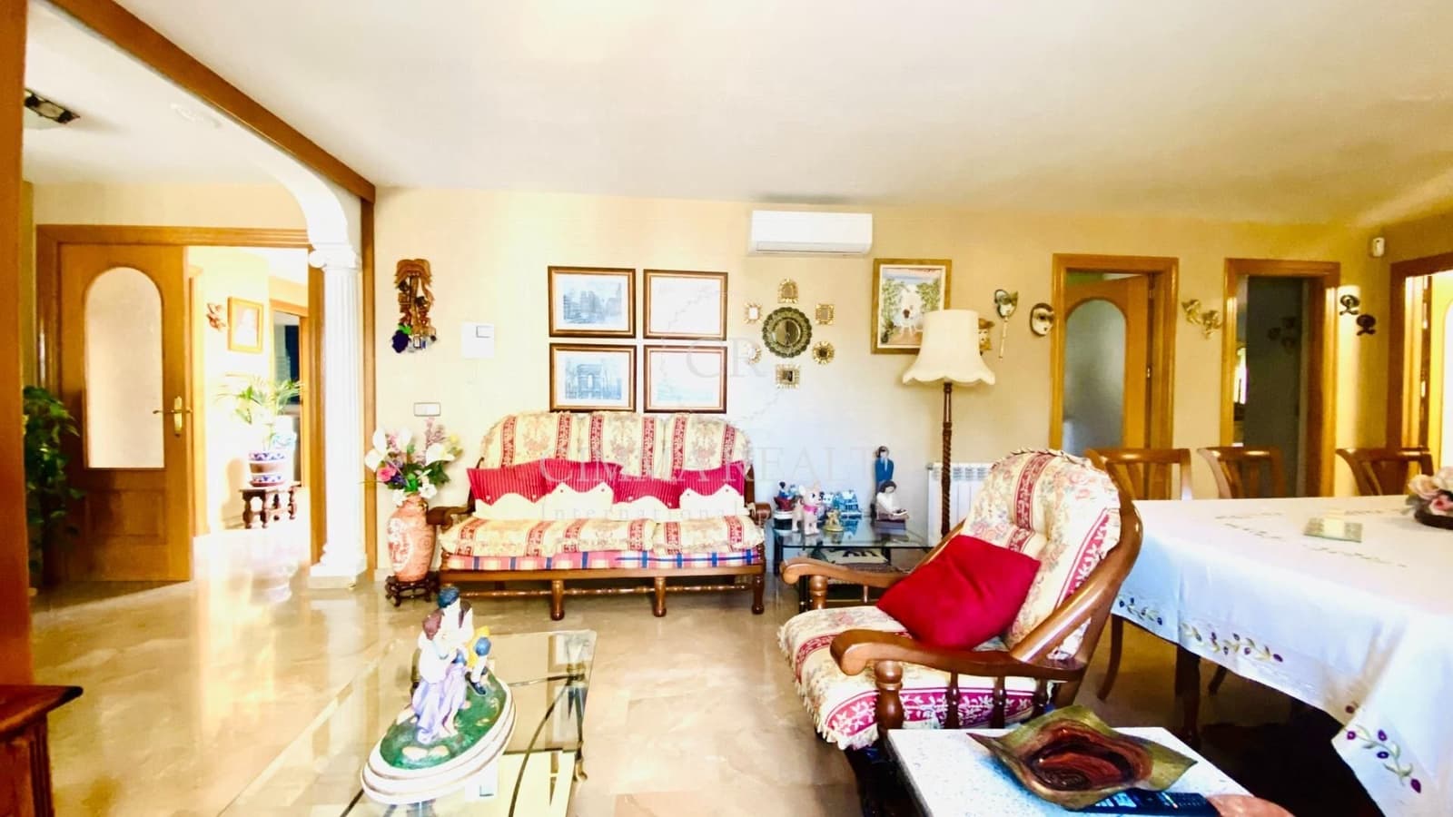 5 makuuhuone Huvila myytävänä paikassa Alfaz del Pi / L'Alfas del Pi mukana uima-altaan 
autotalli - 695 000 € (Ref: 7523382)