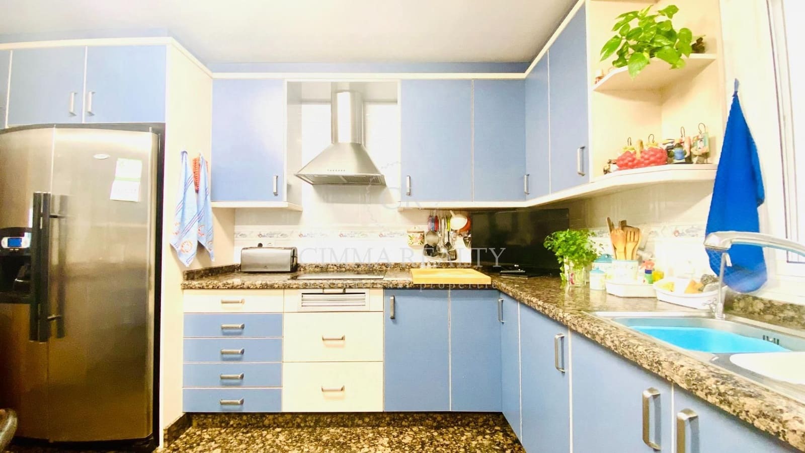 5 makuuhuone Huvila myytävänä paikassa Alfaz del Pi / L'Alfas del Pi mukana uima-altaan 
autotalli - 695 000 € (Ref: 7523382)