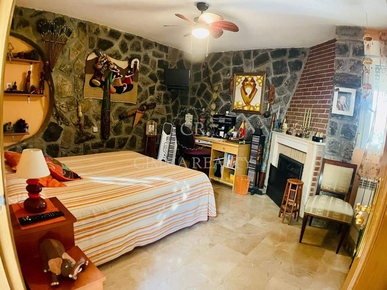 5 makuuhuone Huvila myytävänä paikassa Alfaz del Pi / L'Alfas del Pi mukana uima-altaan 
autotalli - 695 000 € (Ref: 7523382)