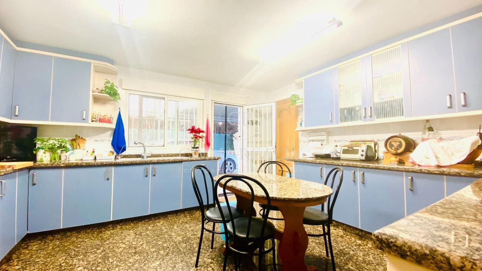 5 makuuhuone Huvila myytävänä paikassa Alfaz del Pi / L'Alfas del Pi mukana uima-altaan 
autotalli - 695 000 € (Ref: 7523382)