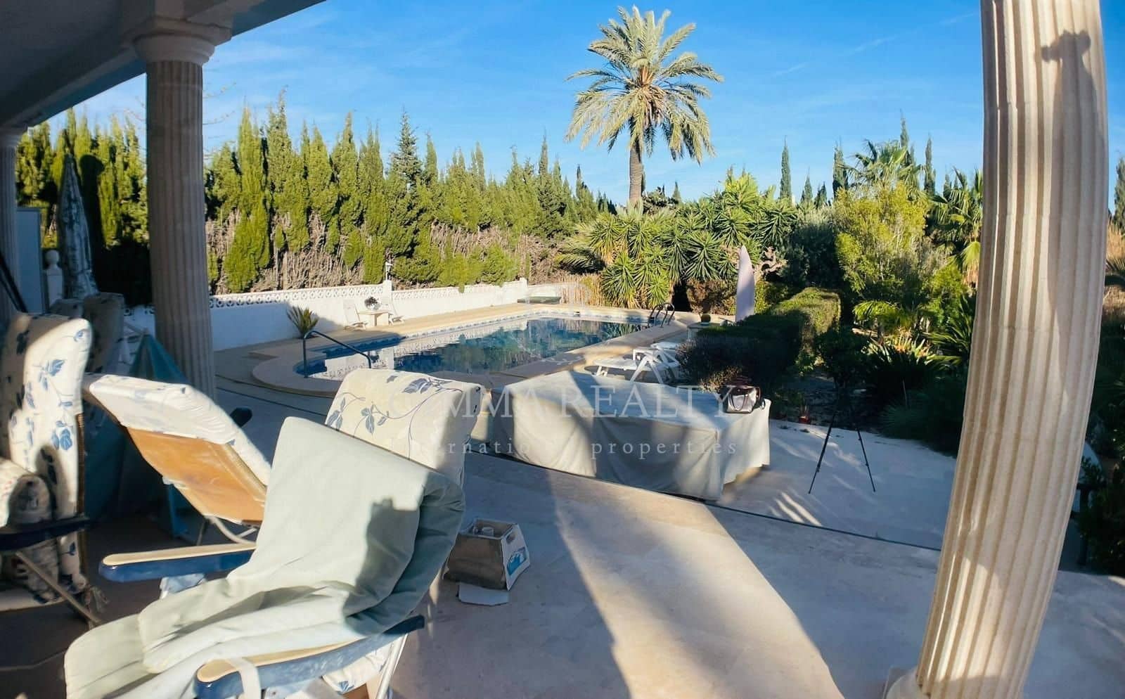 5 makuuhuone Huvila myytävänä paikassa Alfaz del Pi / L'Alfas del Pi mukana uima-altaan 
autotalli - 695 000 € (Ref: 7523382)