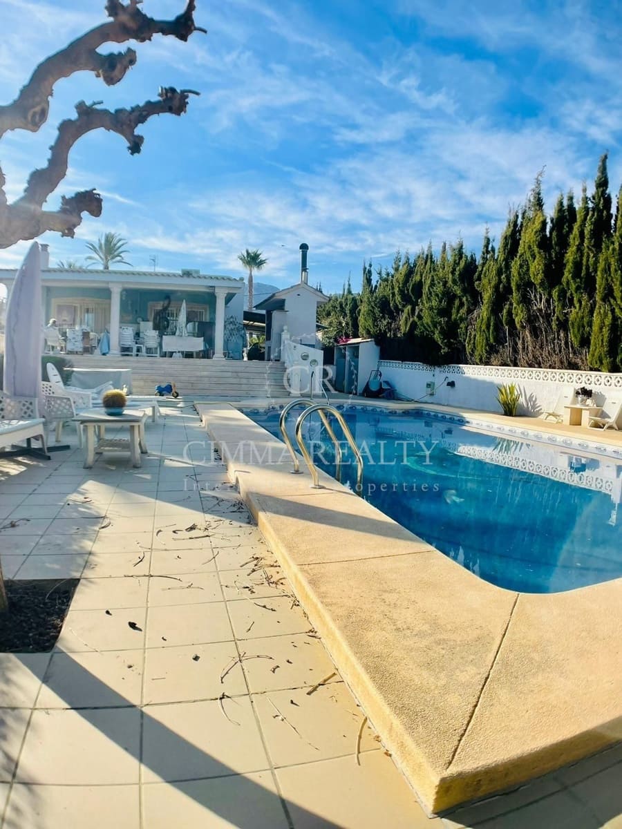 5 makuuhuone Huvila myytävänä paikassa Alfaz del Pi / L'Alfas del Pi mukana uima-altaan 
autotalli - 695 000 € (Ref: 7523382)