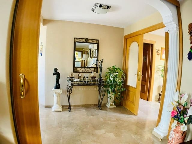 5 makuuhuone Huvila myytävänä paikassa Alfaz del Pi / L'Alfàs del Pi mukana uima-altaan 
autotalli - 695 000 € (Ref: 7523382)