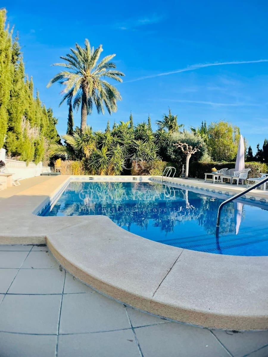 5 makuuhuone Huvila myytävänä paikassa Alfaz del Pi / L'Alfas del Pi mukana uima-altaan 
autotalli - 695 000 € (Ref: 7523382)