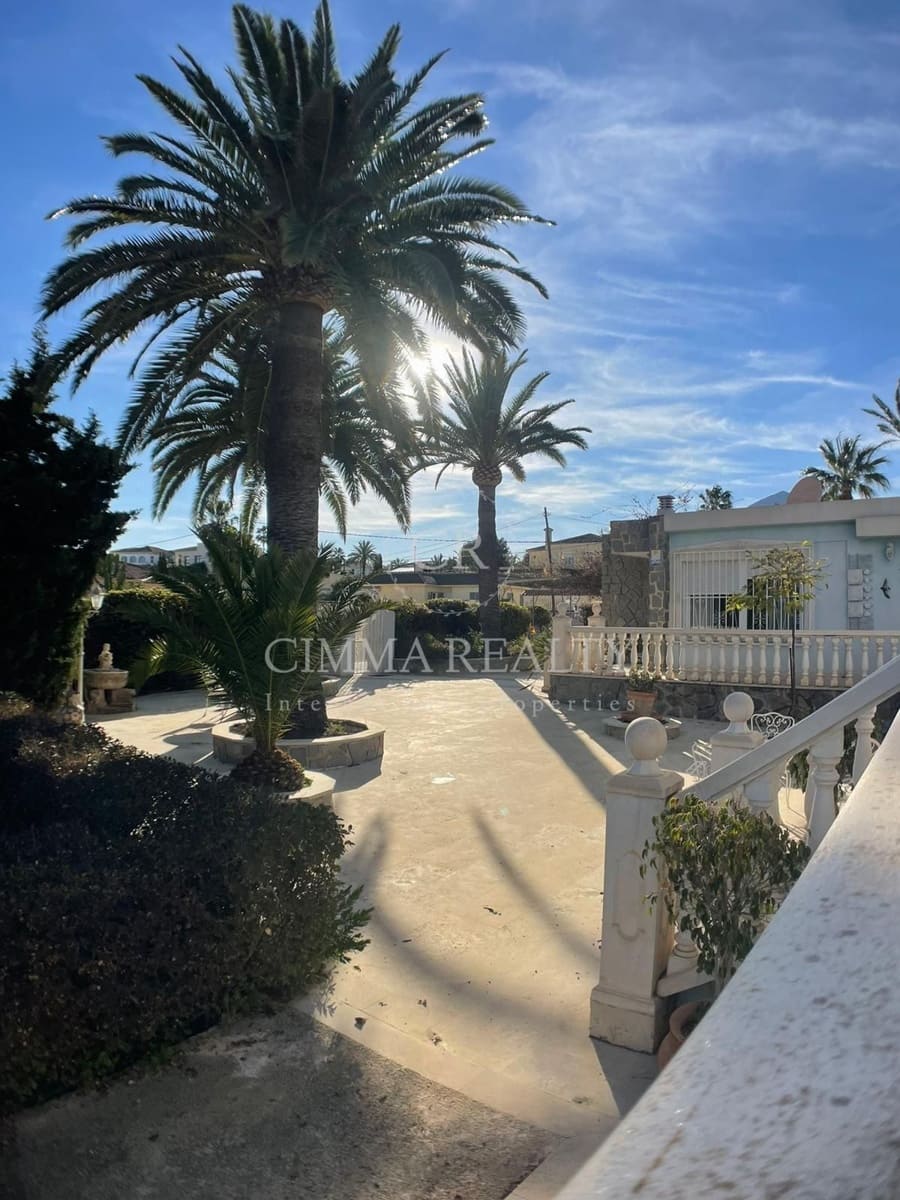 5 makuuhuone Huvila myytävänä paikassa Alfaz del Pi / L'Alfas del Pi mukana uima-altaan 
autotalli - 695 000 € (Ref: 7523382)