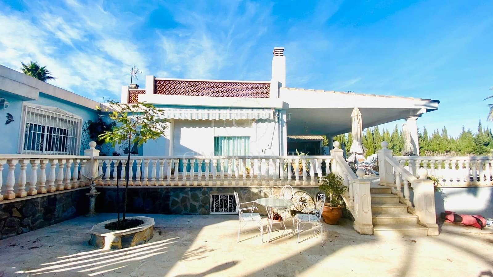 5 makuuhuone Huvila myytävänä paikassa Alfaz del Pi / L'Alfas del Pi mukana uima-altaan 
autotalli - 695 000 € (Ref: 7523382)