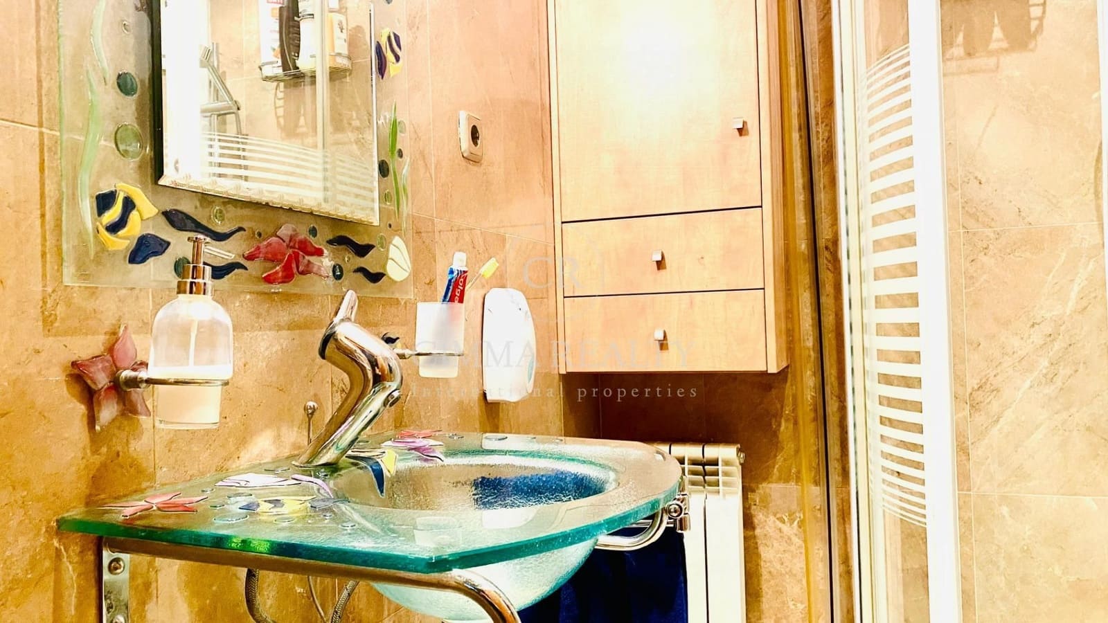 5 makuuhuone Huvila myytävänä paikassa Alfaz del Pi / L'Alfas del Pi mukana uima-altaan 
autotalli - 695 000 € (Ref: 7523382)