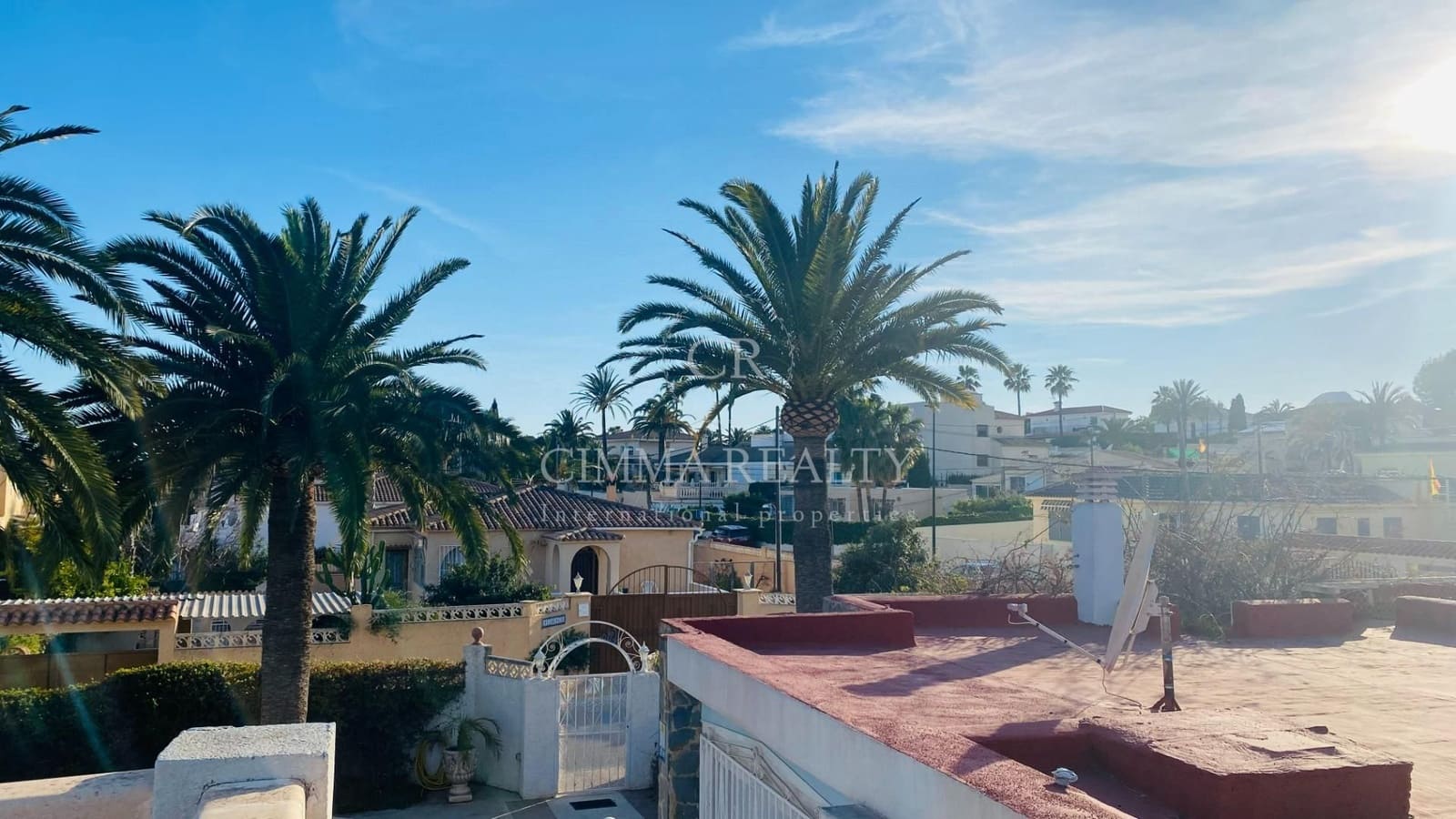 5 makuuhuone Huvila myytävänä paikassa Alfaz del Pi / L'Alfas del Pi mukana uima-altaan 
autotalli - 695 000 € (Ref: 7523382)